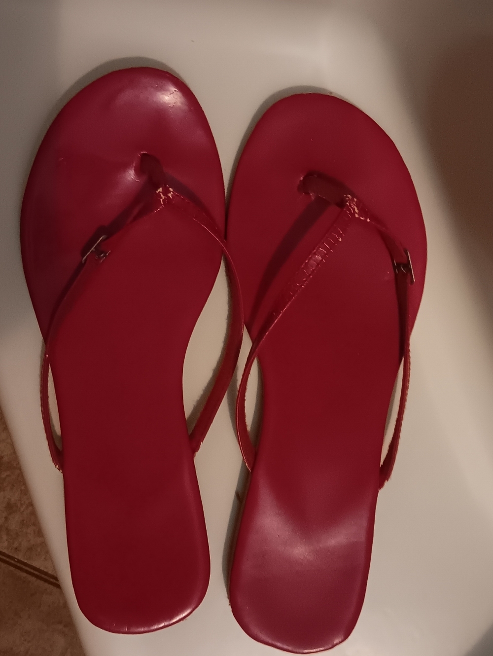 LADIES THONG SANDALS. SIZE 10.